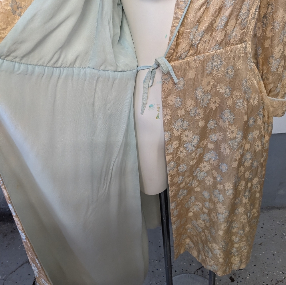 Vintage Robe 1940/50 Cream Satin With Light Blue Floral Free Size - Picture 8 of 16
